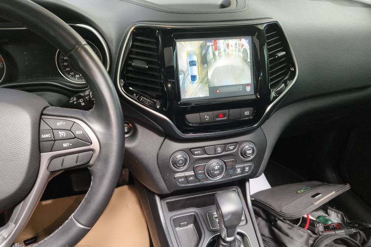 Used Jeep Cherokee 2020 2.0L Two-Wheel Drive Safety Upgrade Edition Audio And AC Panel