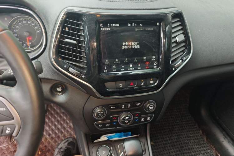 Used Jeep Cherokee 2020 2.0T Four-Wheel Drive Luxury Edition Audio And AC Panel