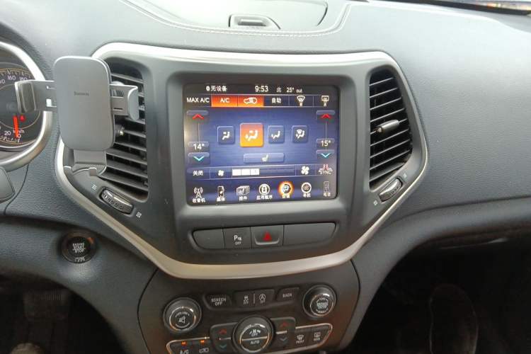 Used Jeep Cherokee 2020 2.0L Two-Wheel Drive Classic Sports Edition Audio And AC Panel