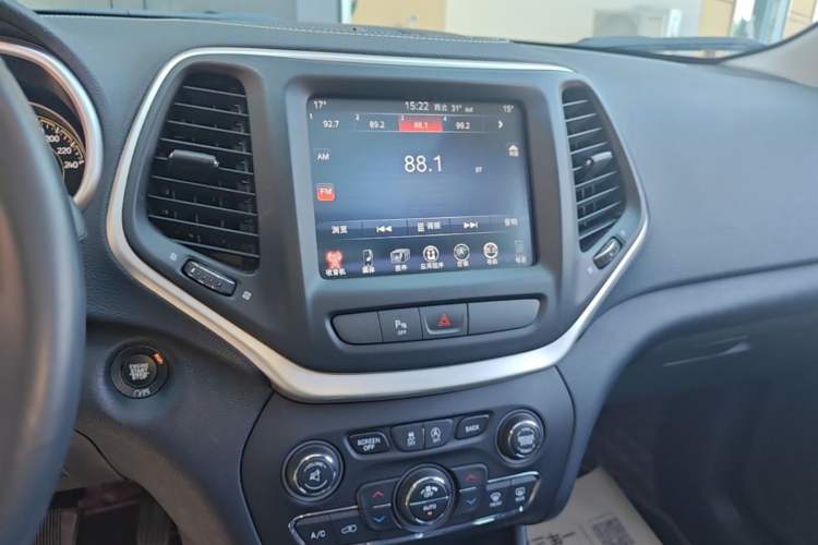 Used Jeep Cherokee 2020 2.0L Two-Wheel Drive Classic Sports Edition Audio And AC Panel