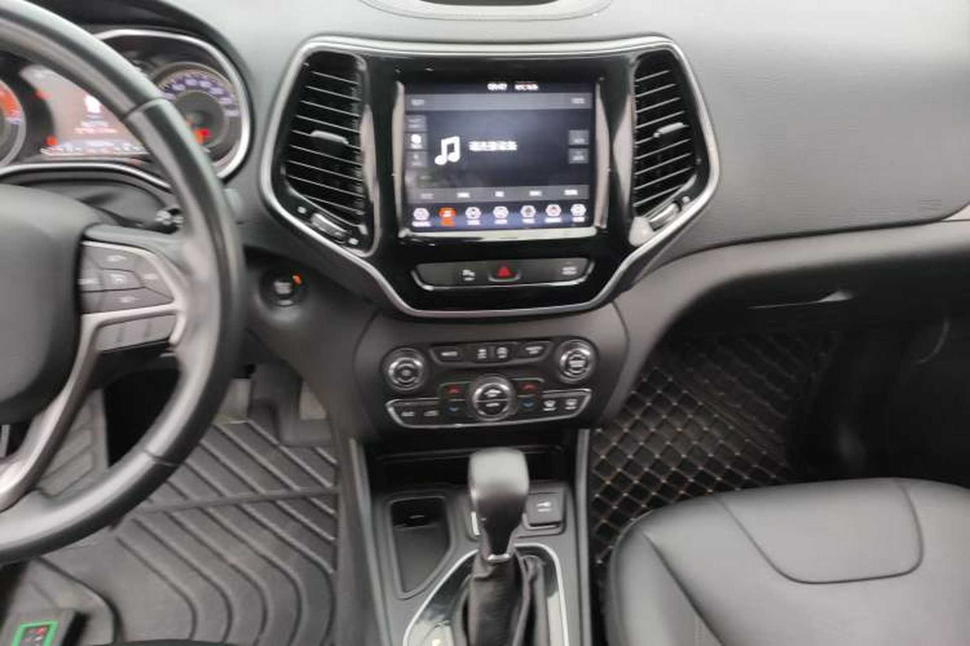 Used Jeep Cherokee 2020 2.0T Two-Wheel Drive Leading Edition Audio And AC Panel