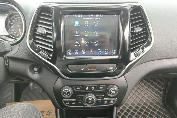 Used Jeep Cherokee 2020 2.0T Two-Wheel Drive Leading Edition Audio And AC Panel