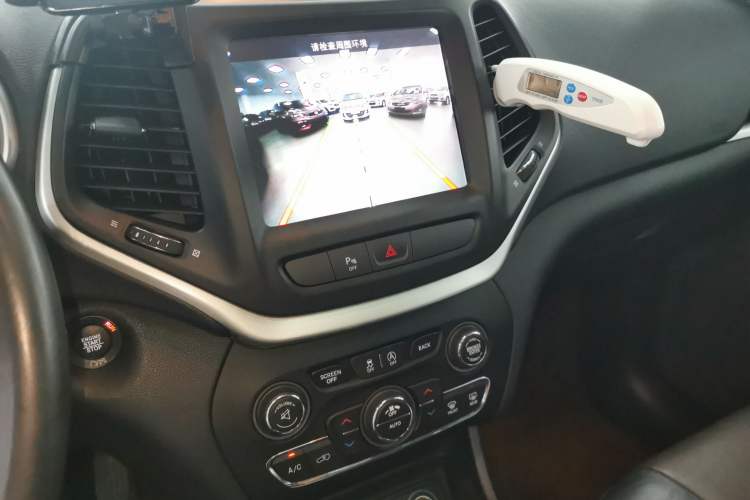 Used Jeep Cherokee 2020 2.0L Two-Wheel Drive Classic Sports Edition Audio And AC Panel