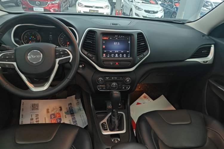 Used Jeep Cherokee 2020 2.0L Two-Wheel Drive Classic Sports Edition Audio And AC Panel