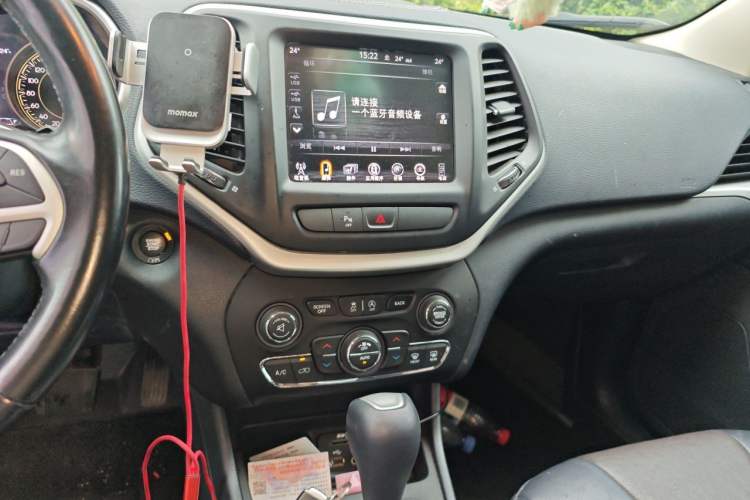 Used Jeep Cherokee 2020 2.0L Two-Wheel Drive Classic Sports Edition Audio And AC Panel