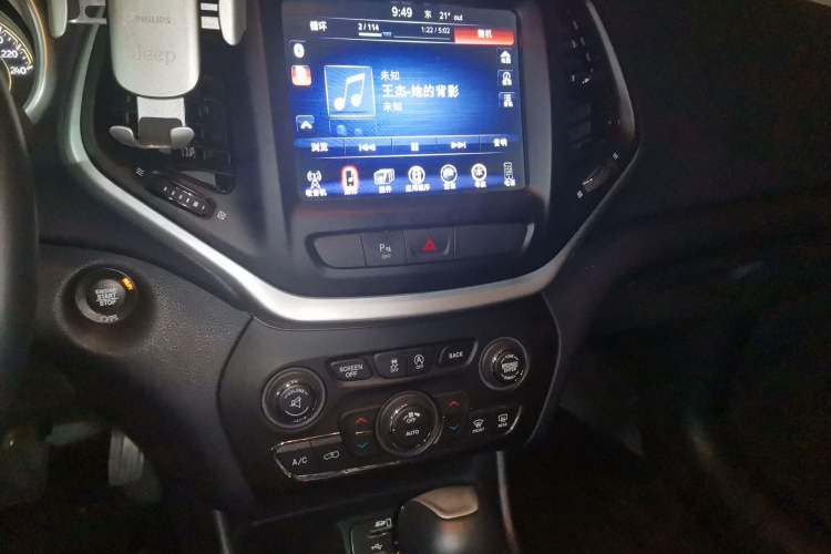 Used Jeep Cherokee 2020 2.0L Two-Wheel Drive Classic Sports Edition Audio And AC Panel