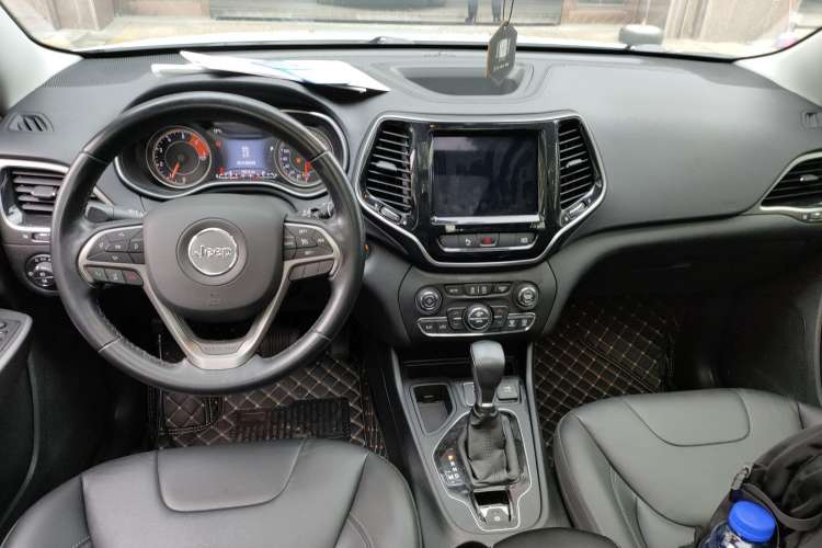 Used Jeep Cherokee 2020 2.0T Two-Wheel Drive Leading Edition Center Console