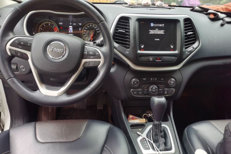Used Jeep Cherokee 2020 2.0L Two-Wheel Drive Classic Sports Edition Center Console