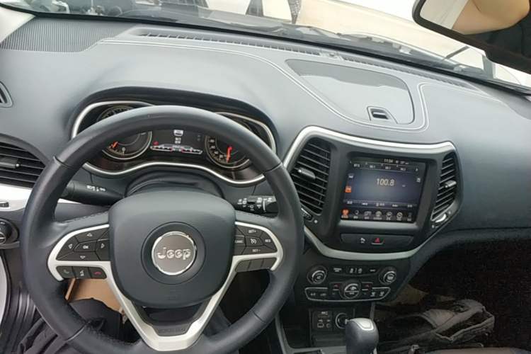 Used Jeep Cherokee 2020 2.0L Two-Wheel Drive Classic Sports Edition Center Console
