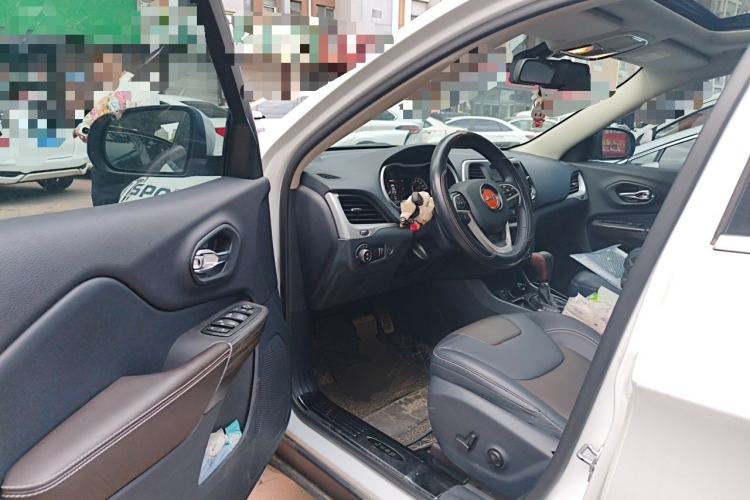 Used Jeep Cherokee 2020 2.0L Two-Wheel Drive Classic Sports Edition Driver Seat