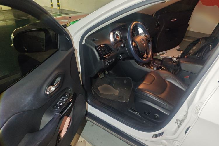 Used Jeep Cherokee 2020 2.0T Four-Wheel Drive Night Eagle Edition Driver Seat