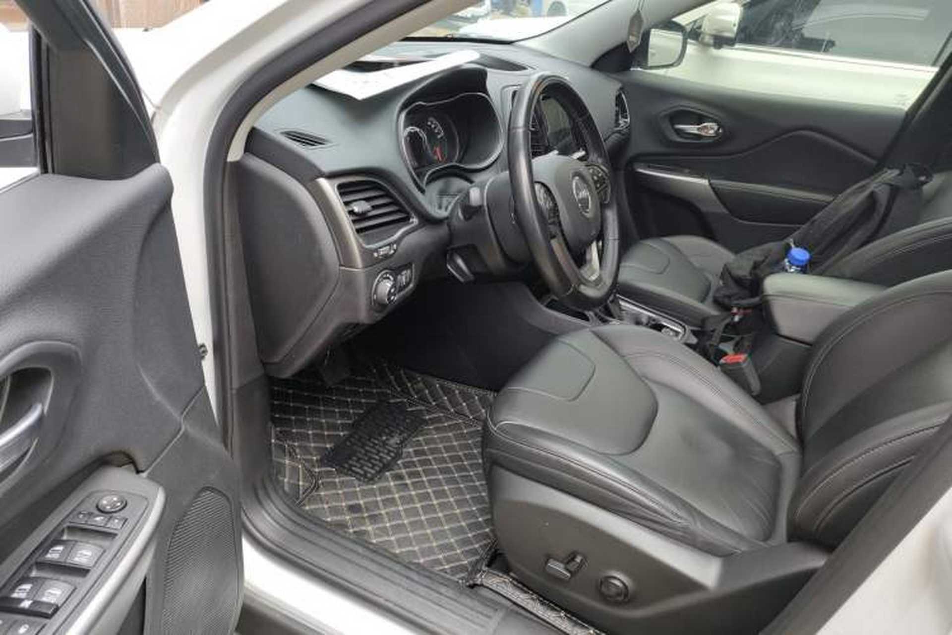 Used Jeep Cherokee 2020 2.0T Two-Wheel Drive Leading Edition Driver Seat
