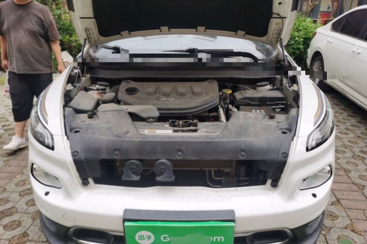 Used Jeep Cherokee 2020 2.0L Two-Wheel Drive Classic Sports Edition Engine Bay