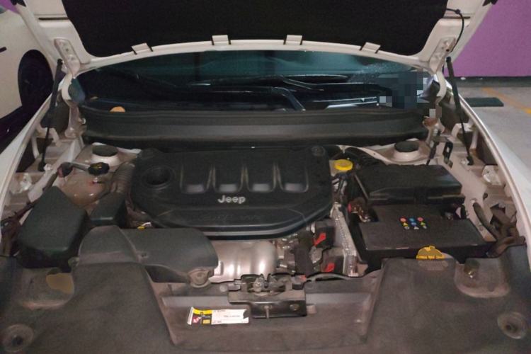 Used Jeep Cherokee 2020 2.0L Two-Wheel Drive Classic Sports Edition Engine Bay