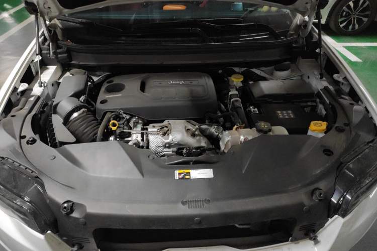 Used Jeep Cherokee 2020 2.0T Two-Wheel Drive Leading Edition Engine Bay