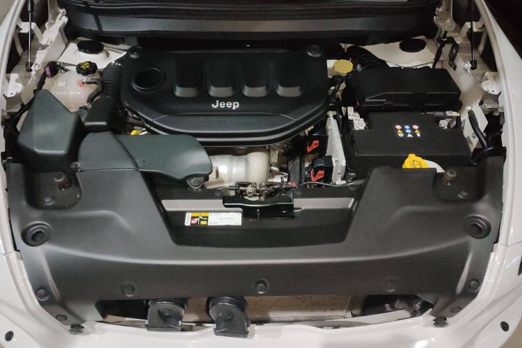 Used Jeep Cherokee 2020 2.0L Two-Wheel Drive Classic Sports Edition Engine Bay