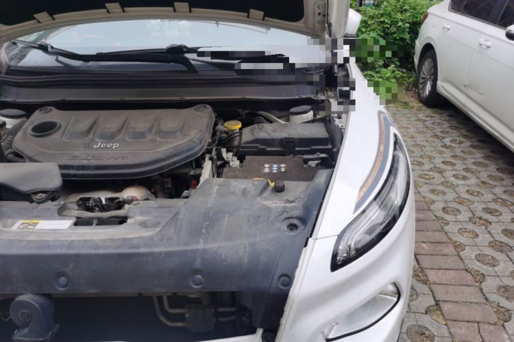 Used Jeep Cherokee 2020 2.0L Two-Wheel Drive Classic Sports Edition Engine Bay Left