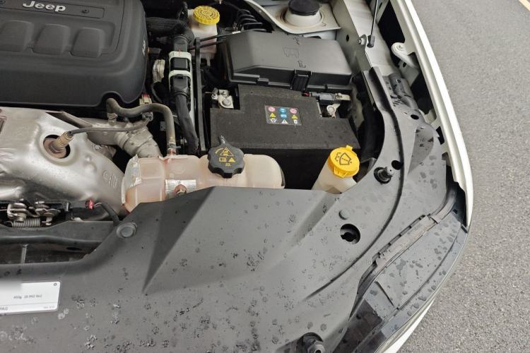 Used Jeep Cherokee 2020 2.0T Four-Wheel Drive Luxury Edition Engine Bay Left