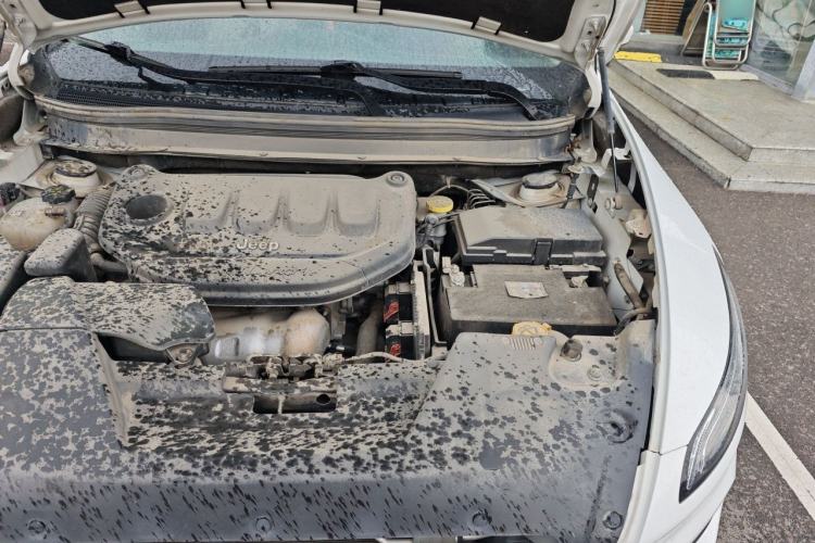 Used Jeep Cherokee 2020 2.0L Two-Wheel Drive Classic Sports Edition Engine Bay Left