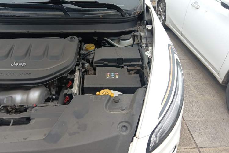Used Jeep Cherokee 2020 2.0L Two-Wheel Drive Classic Sports Edition Engine Bay Left