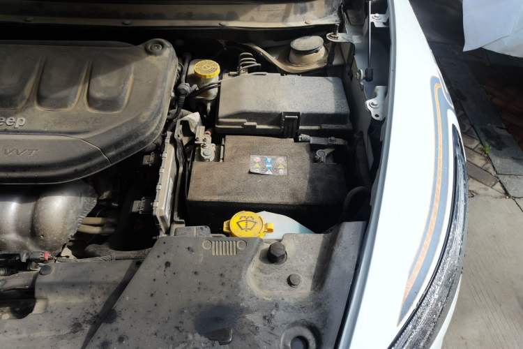 Used Jeep Cherokee 2020 2.0L Two-Wheel Drive Classic Sports Edition Engine Bay Left
