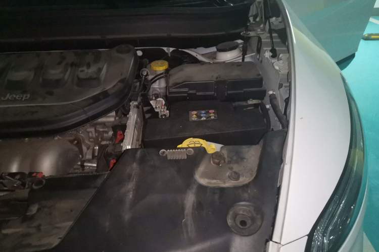 Used Jeep Cherokee 2020 2.0L Two-Wheel Drive Classic Sports Edition Engine Bay Left