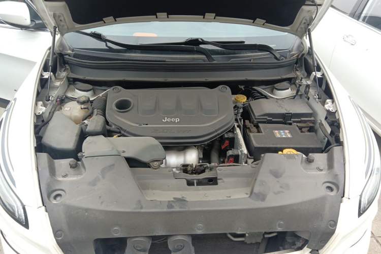 Used Jeep Cherokee 2020 2.0L Two-Wheel Drive Classic Sports Edition Engine Bay