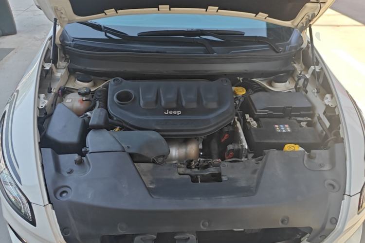 Used Jeep Cherokee 2020 2.0L Two-Wheel Drive Classic Sports Edition Engine Bay