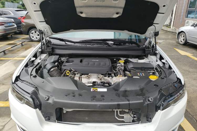 Used Jeep Cherokee 2020 2.0T Two-Wheel Drive Leading Edition Engine Bay