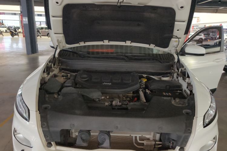 Used Jeep Cherokee 2020 2.0L Two-Wheel Drive Classic Sports Edition Engine Bay