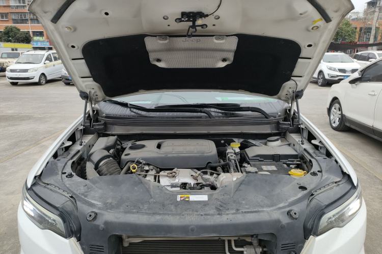 Used Jeep Cherokee 2020 2.0T Two-Wheel Drive Leading Edition Engine Bay