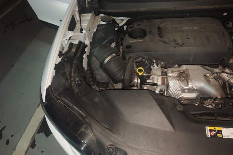 Used Jeep Cherokee 2020 2.0T Four-Wheel Drive Night Eagle Edition Engine Bay Right