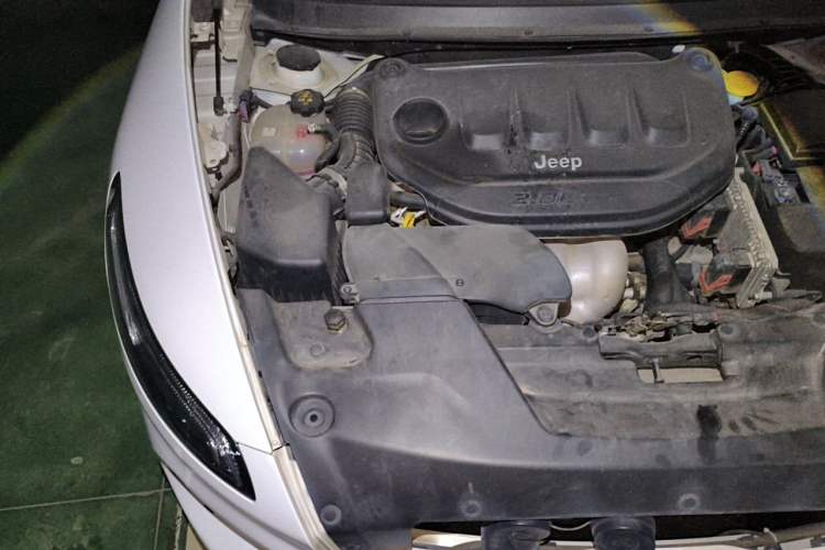 Used Jeep Cherokee 2020 2.0L Two-Wheel Drive Classic Sports Edition Engine Bay Right
