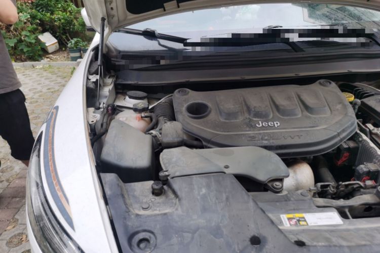Used Jeep Cherokee 2020 2.0L Two-Wheel Drive Classic Sports Edition Engine Bay Right