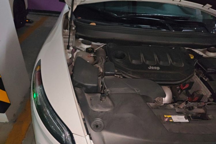 Used Jeep Cherokee 2020 2.0L Two-Wheel Drive Classic Sports Edition Engine Bay Right