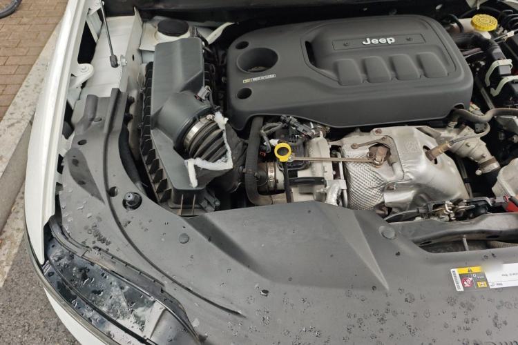 Used Jeep Cherokee 2020 2.0T Four-Wheel Drive Luxury Edition Engine Bay Right