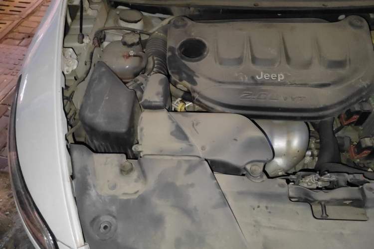 Used Jeep Cherokee 2020 2.0L Two-Wheel Drive Classic Sports Edition Engine Bay Right