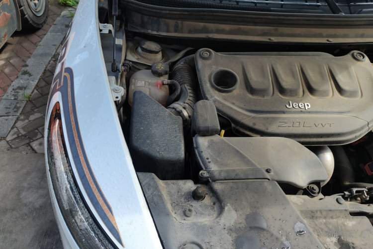 Used Jeep Cherokee 2020 2.0L Two-Wheel Drive Classic Sports Edition Engine Bay Right