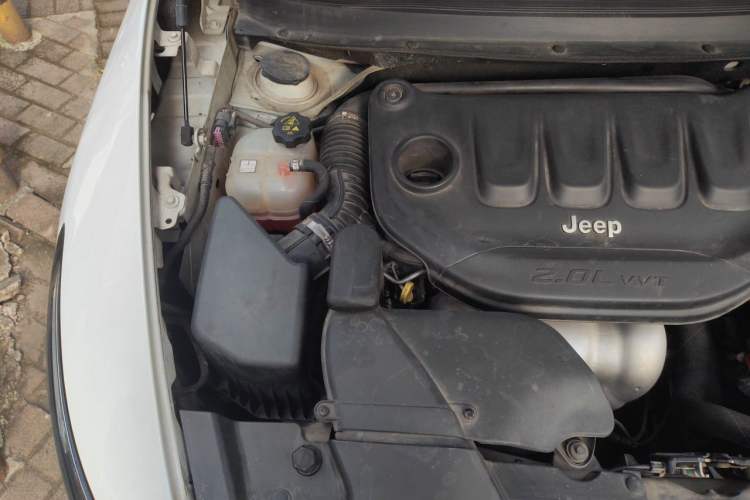 Used Jeep Cherokee 2020 2.0L Two-Wheel Drive Classic Sports Edition Engine Bay Right