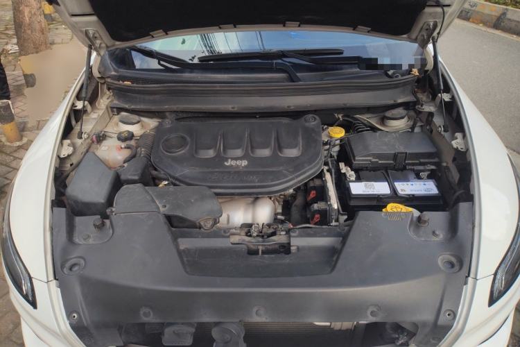 Used Jeep Cherokee 2020 2.0L Two-Wheel Drive Classic Sports Edition Engine Bay