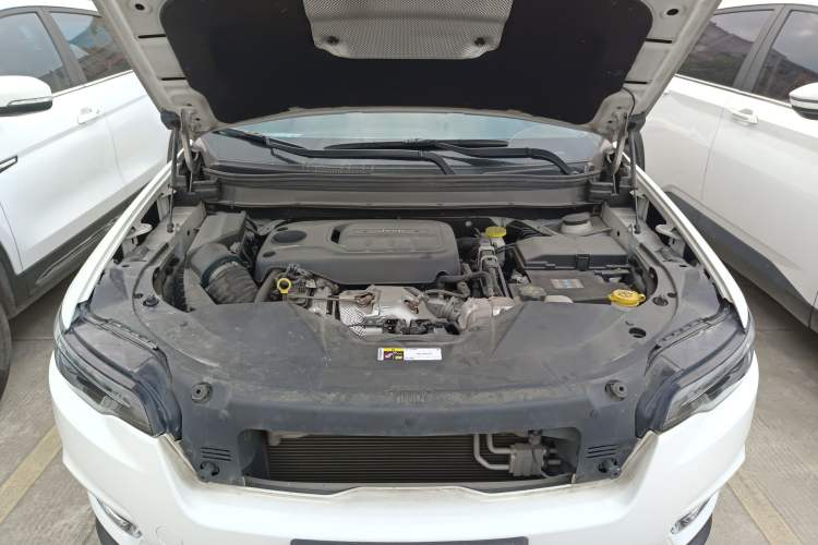 Used Jeep Cherokee 2020 2.0T Two-Wheel Drive Leading Edition Engine Bay