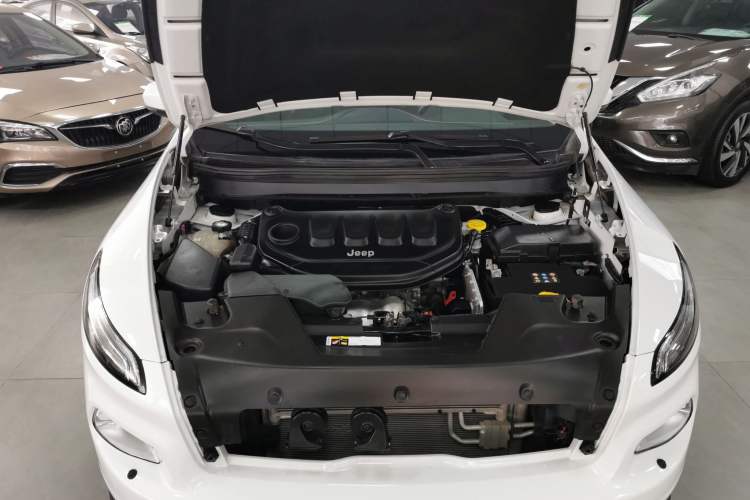 Used Jeep Cherokee 2020 2.0L Two-Wheel Drive Classic Sports Edition Engine Bay