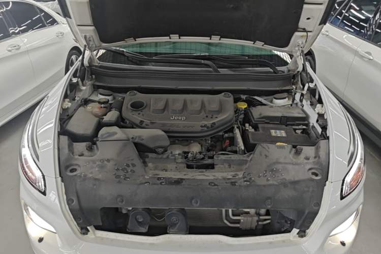 Used Jeep Cherokee 2020 2.0L Two-Wheel Drive Classic Sports Edition Engine Bay