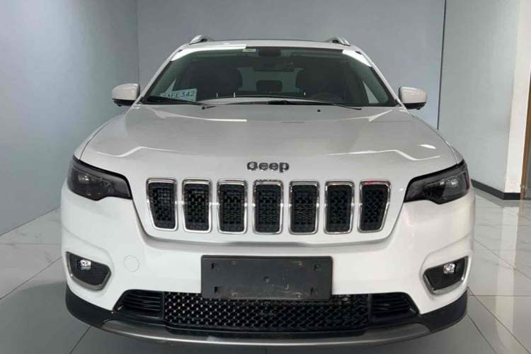 Used Jeep Cherokee 2020 2.0L Two-Wheel Drive Safety Upgrade Edition Exterior 2