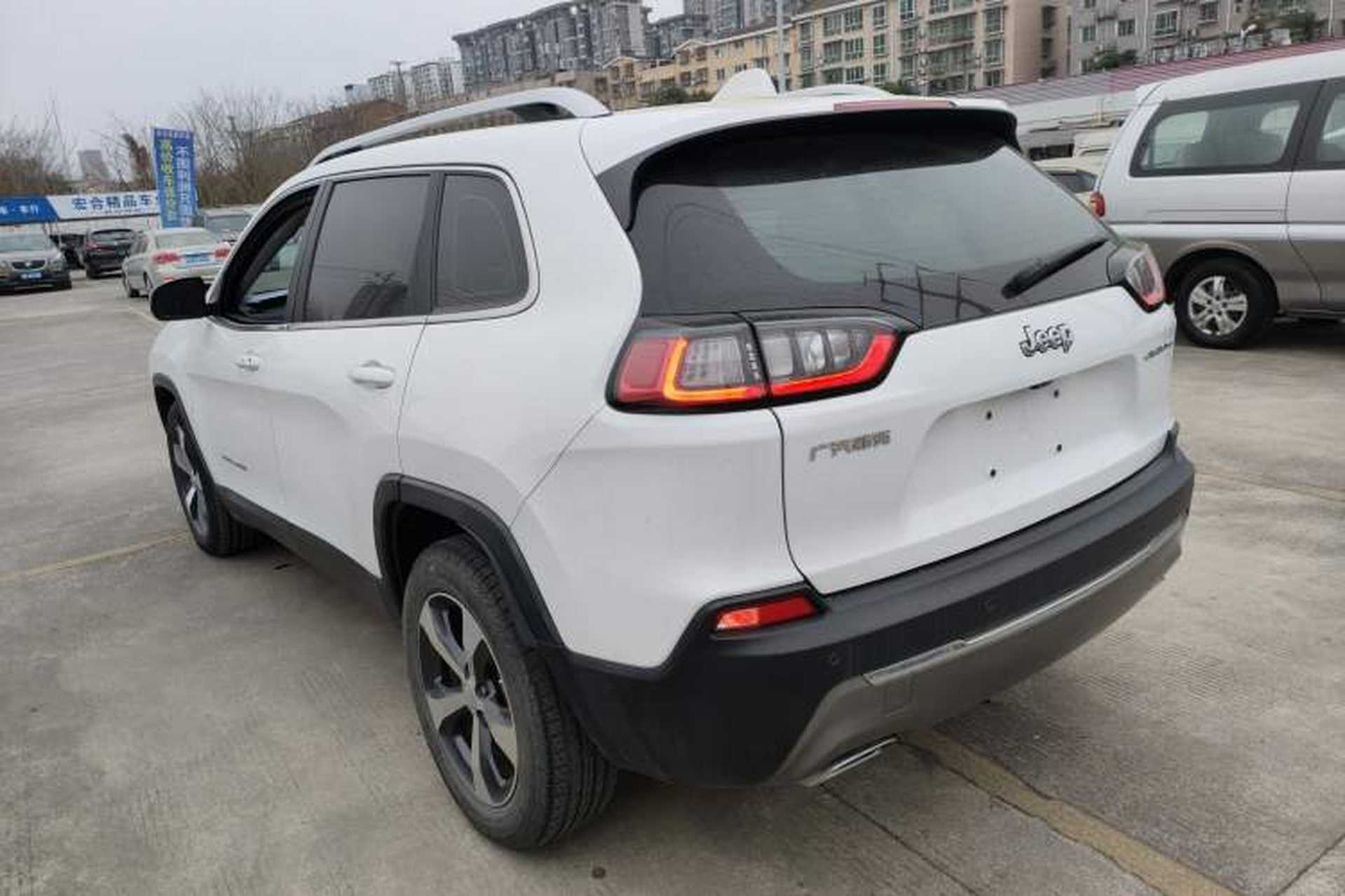 Used Jeep Cherokee 2020 2.0T Two-Wheel Drive Leading Edition Exterior 2