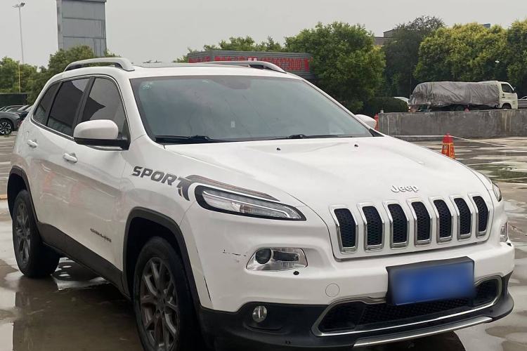 Used Jeep Cherokee 2020 2.0L Two-Wheel Drive Classic Sports Edition Exterior 2