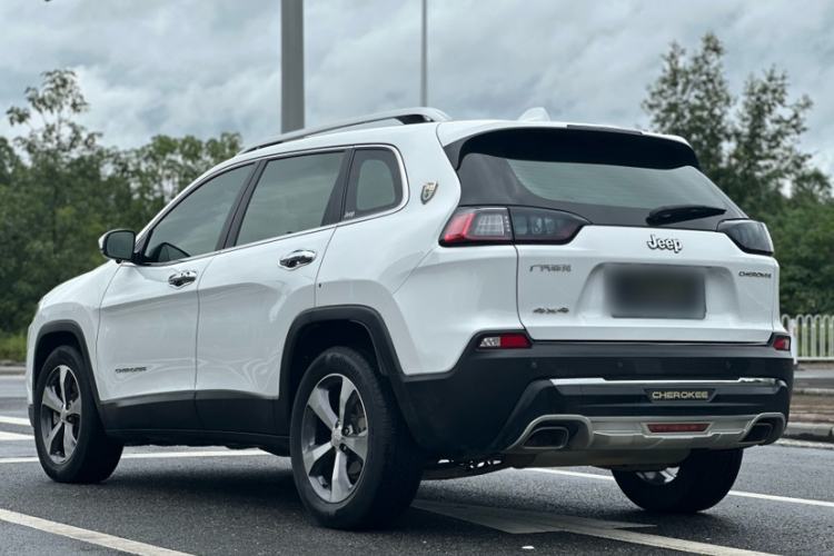 Used Jeep Cherokee 2020 2.0T Two-Wheel Drive Leading Edition Exterior 2
