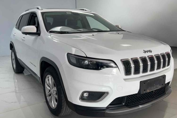 Used Jeep Cherokee 2020 2.0L Two-Wheel Drive Safety Upgrade Edition Exterior 3