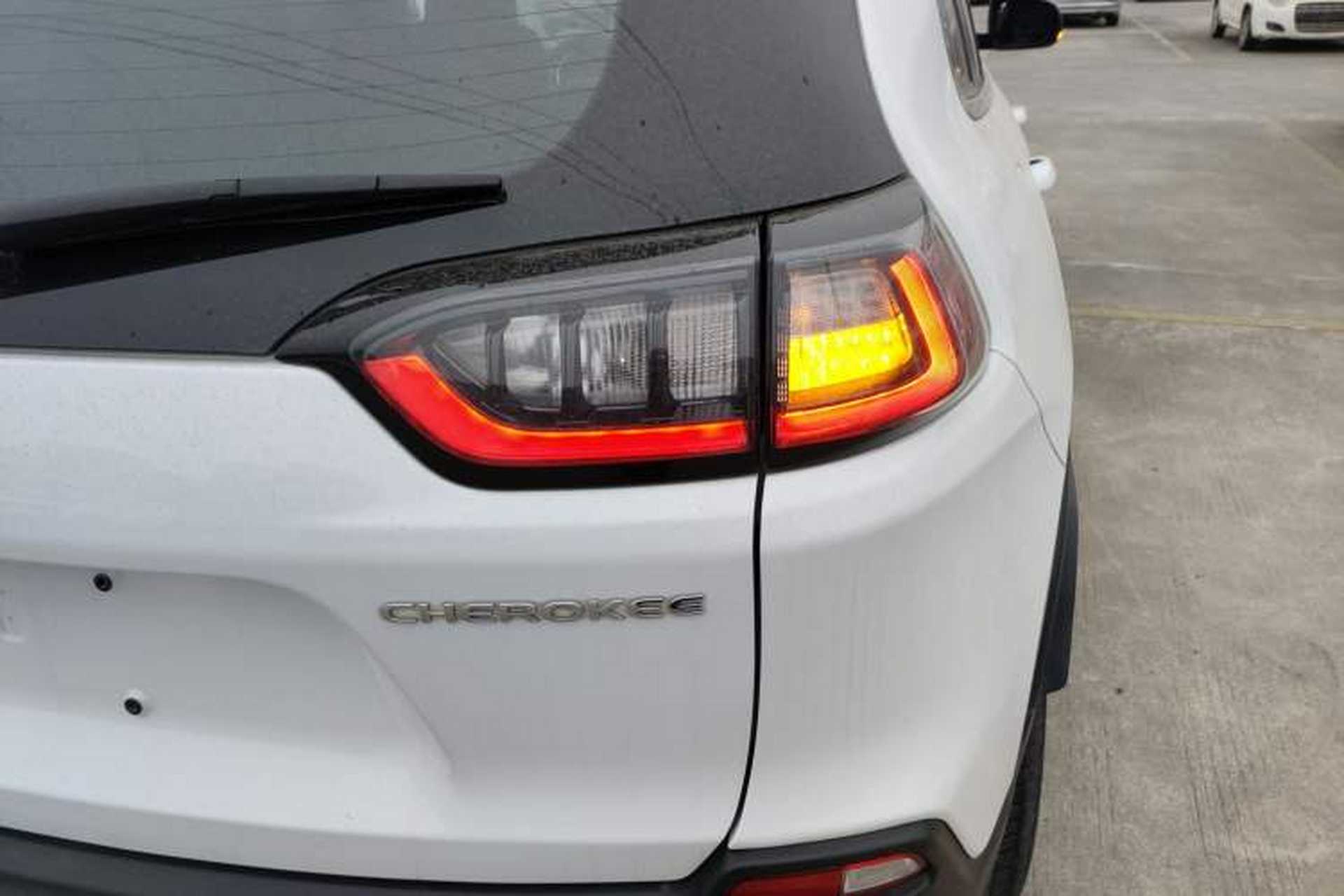 Used Jeep Cherokee 2020 2.0T Two-Wheel Drive Leading Edition Exterior 3