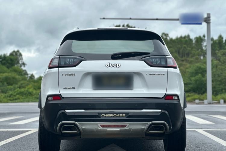 Used Jeep Cherokee 2020 2.0T Two-Wheel Drive Leading Edition Exterior 3